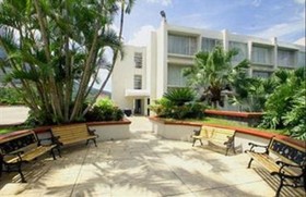 Plaza Hotel & Suites