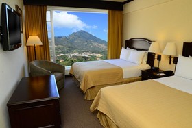 Plaza Hotel & Suites