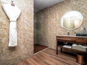 CIKA Golden Hotel & Suites