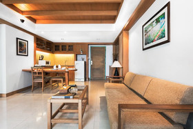 Green Mansion & Service Apartment