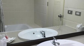 Toh Buk Seng Ayutthaya Hotel