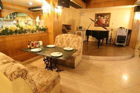 13 Coins Antique Villa