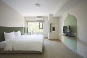 56 Surawong Hotel