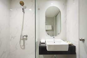 56 Surawong Hotel