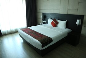 Boss Suites Nana Hotel