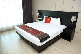 Boss Suites Nana Hotel