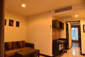 Boss Suites Nana Hotel