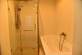 Boss Suites Nana Hotel