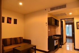 Boss Suites Nana Hotel