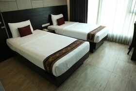 Boss Suites Nana Hotel