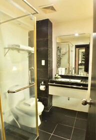 Boss Suites Nana Hotel