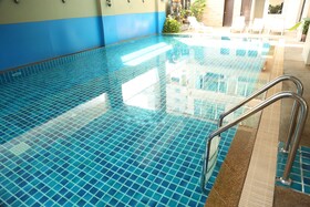 Boss Suites Nana Hotel