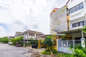 Chom's House at Sapanmai by Oyo Rooms