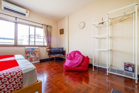 Chom's House at Sapanmai by Oyo Rooms