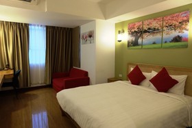 Cozy @ 9 Hotel & Kitchen
