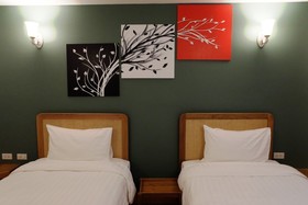 Cozy @ 9 Hotel & Kitchen