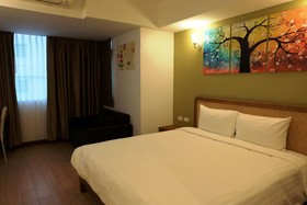 Cozy @ 9 Hotel & Kitchen