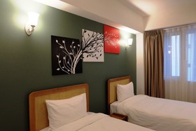 Cozy @ 9 Hotel & Kitchen