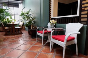 Cozy @ 9 Hotel & Kitchen
