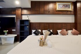 Deco Lux Hotel