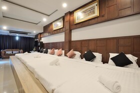 Deco Lux Hotel
