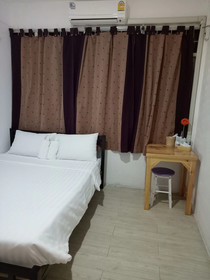 D House Hostel