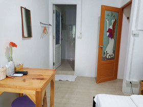 D House Hostel