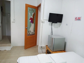 D House Hostel