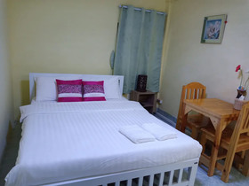 D House Hostel