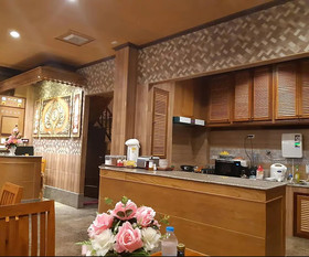 Golden Pagoda Hostel&Cafe