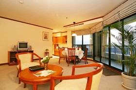 Grand Diamond Suites Hotel