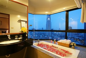 Grand Diamond Suites Hotel