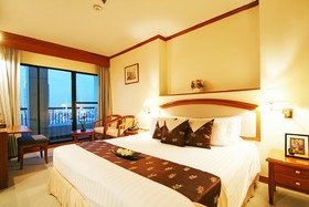 Grand Diamond Suites Hotel