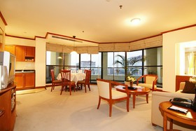 Grand Diamond Suites Hotel