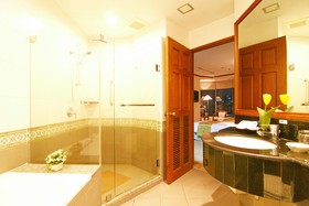 Grand Diamond Suites Hotel