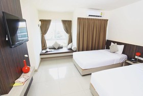 Leenova Hotel