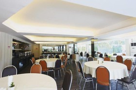 Leenova Hotel