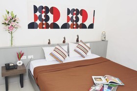 Leenova Hotel