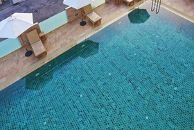 Leenova Hotel