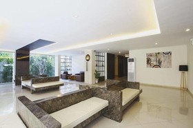 Leenova Hotel