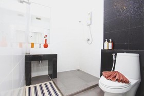 Leenova Hotel