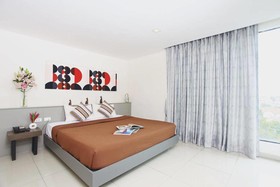 Leenova Hotel