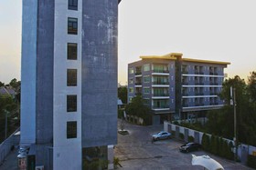 Leenova Hotel