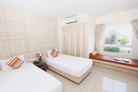Leenova Hotel