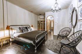 Lion's Den Hotel