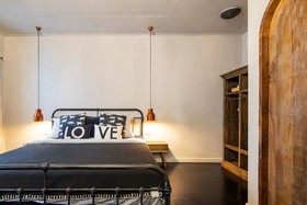 Lion's Den Hotel