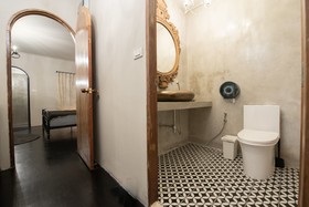 Lion's Den Hotel