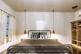 Lion's Den Hotel