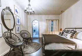 Lion's Den Hotel