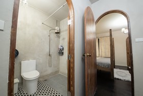 Lion's Den Hotel